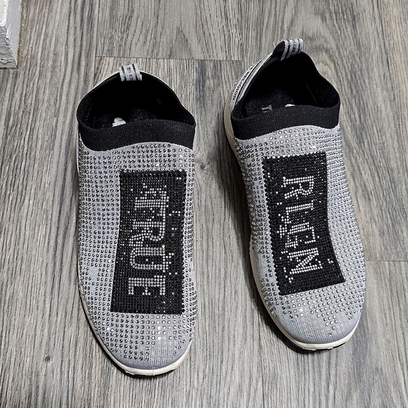 True Religion Aurelia Women's Embellished Knit Logo Slip On Sneakers Sz 🌴 - Picture 1 of 9